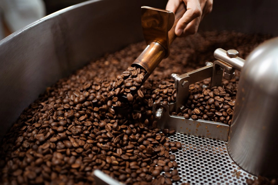 Vortex 유량계 기술을 사용하여 유지 관리 비용을 줄이고 안정성을 향상한 커피 음료 생산 업체