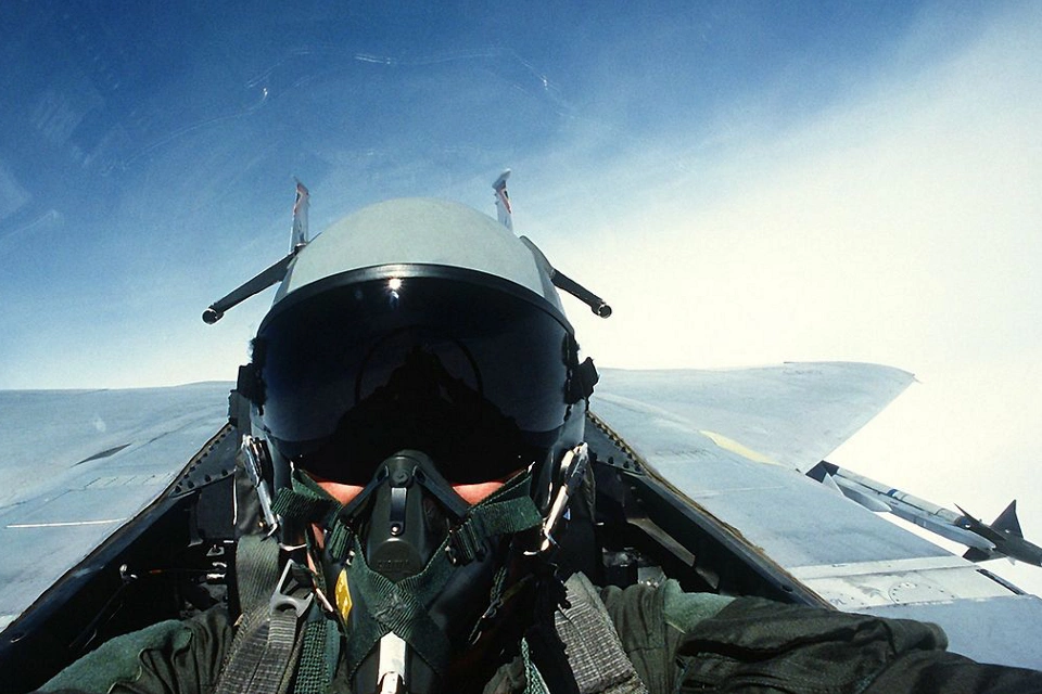 Raytheon은 NI SystemLink™를 사용하여 제조 품질, 신뢰성 및 효율성을 개선합니다