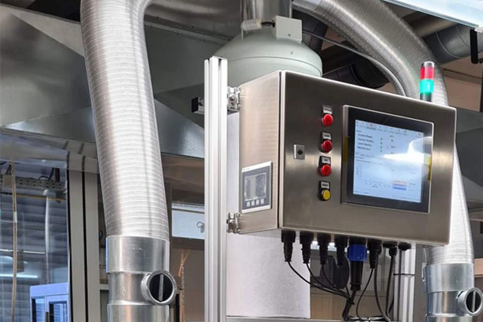 윤활유 제조업체는 에어로졸 캔의 지속적인 누출 탐지를 통해 제품 손실을 줄입니다.