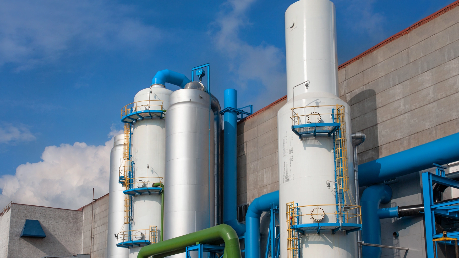 Increase reliability and reduce energy costs across compressed air infrastructure.