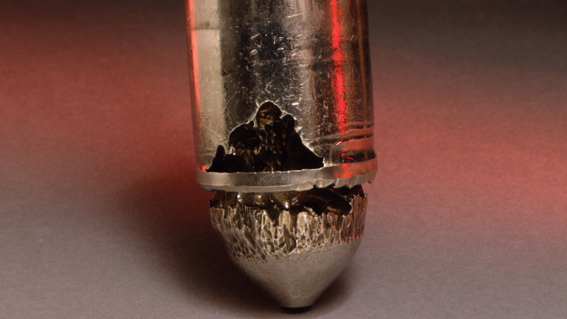 Control valve plug with flashing damage W7585