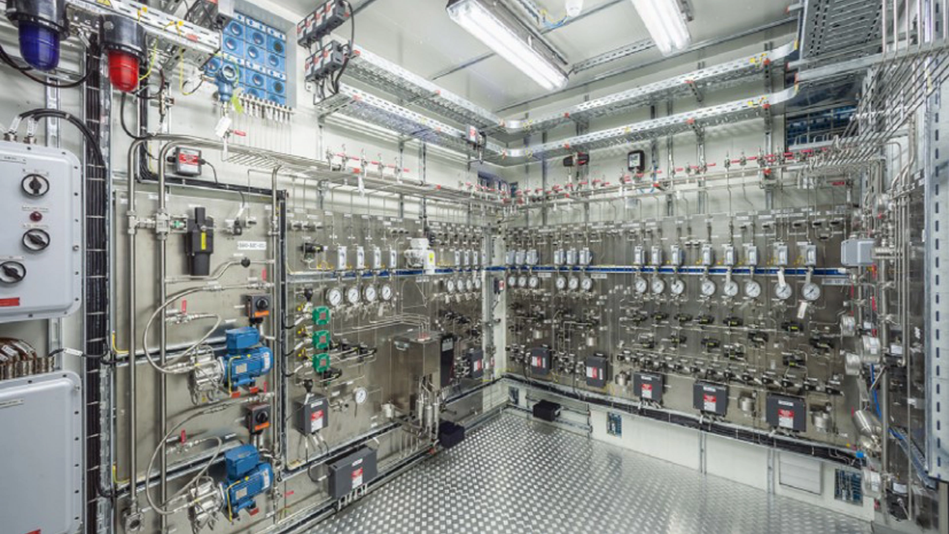 Process Liquid Analytical Solutions - Industrial Control Room