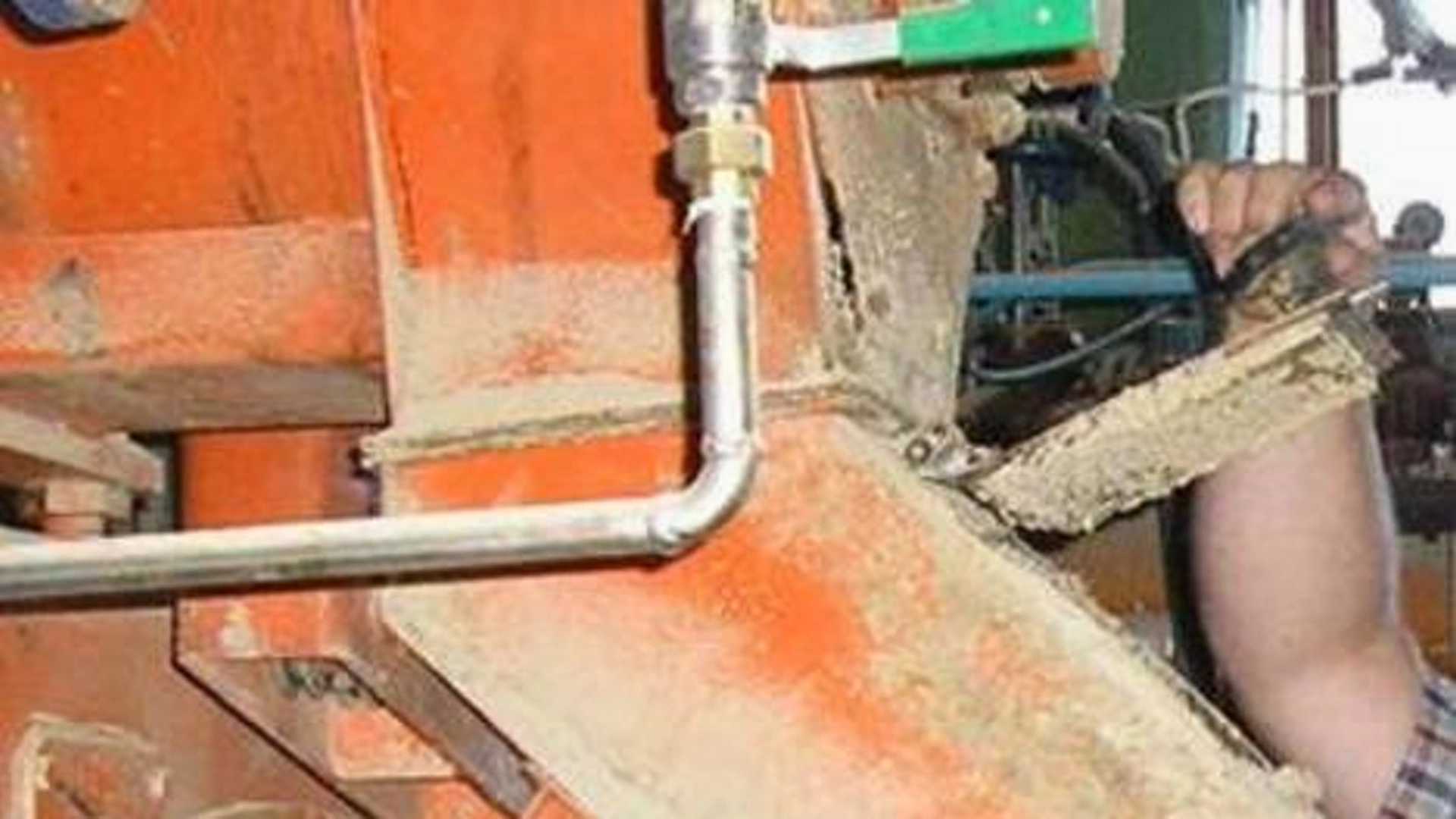Solids Level Detection in Compound Animal Feed Hopper