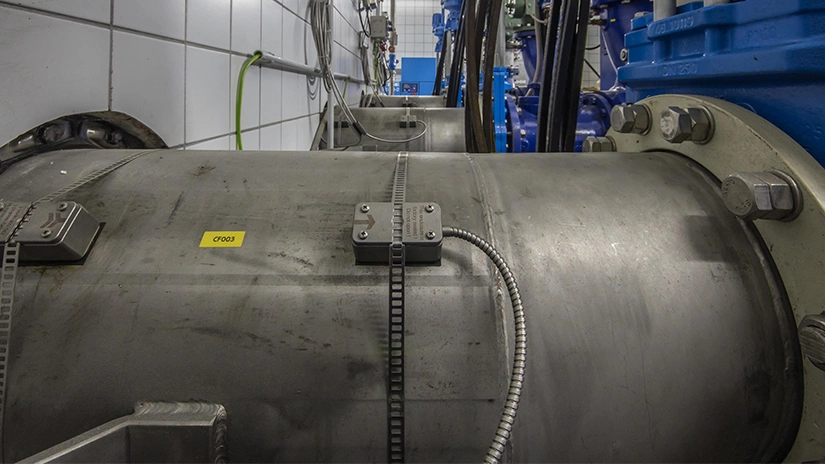 Non-intrusive flow measurement in sewage pumping stations